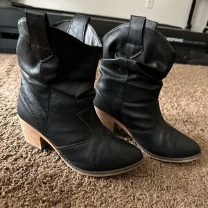 Chinese Laundry Black Slouchy Western Ankle Boots with Wooden Heel